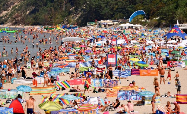 3 razy mniej ludzi na plażach? Znamy zalecenia na najbliższy letni sezon