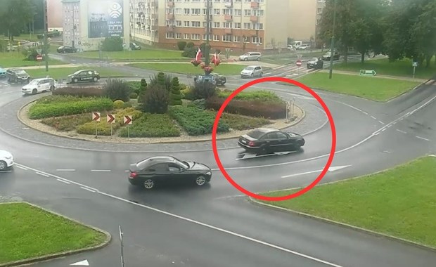 3 tys. zł mandatu i 10 pkt karnych dla kierowcy mercedesa. Naganny manewr [FILM]