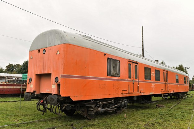 30.09.2019. Zabytkowy wagon pocztowy przekazany przez Pocztę Polską dla muzealnej Kolei Wąskotorowej Rogów - Rawa - Biała /Grzegorz Michałkowski /PAP