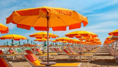 30 euro za dzień pod parasolem? Włoskie plaże świecą pustkami