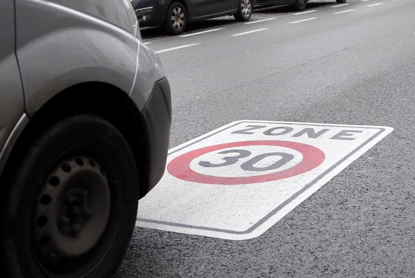 30 km/h w obszarze zabudowanym? Taki limit obowiązuje dziś na drogach Hiszpanii /Getty Images