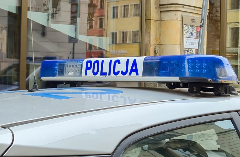 30-latek w nocy wyważył okno, wszedł do budynku i zasnął /Shutterstock