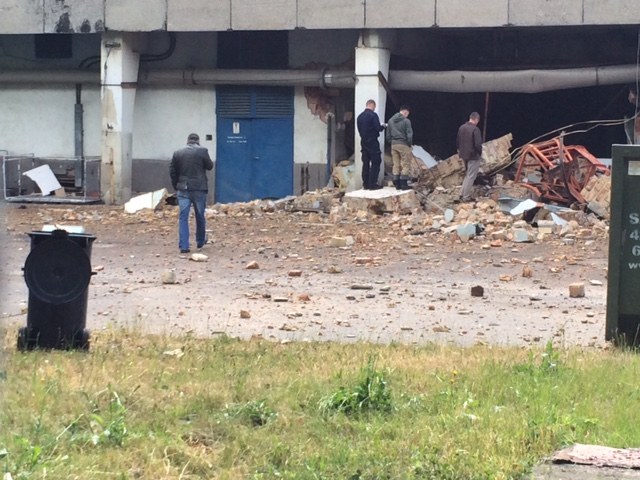 30 osób zostało ewakuowanych po wybuchu zbiornika z wodą utlenioną w hali farbiarni w Łodzi /Agnieszka Wyderka /RMF FM