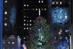 30 tysięcy lampek rozświetliło choinkę w Nowym Jorku