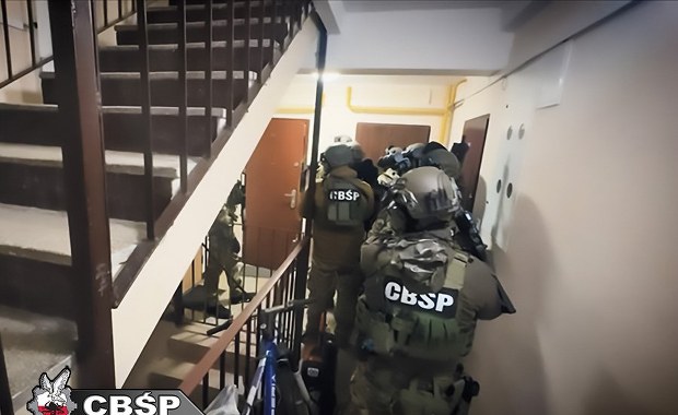 300 funkcjonariuszy w akcji. Wśród zatrzymanych chemik i pseudokibice