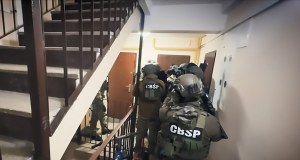 300 funkcjonariuszy w akcji. Wśród zatrzymanych chemik i pseudokibice