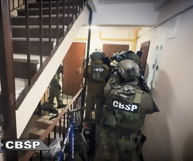 300 funkcjonariuszy w akcji. Wśród zatrzymanych chemik i pseudokibice