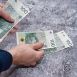 300 zł świadczenia bez względu na zarobki. 31 sierpnia mija ważny termin