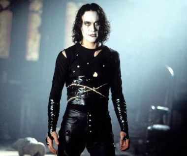 31 marca 2013 mija 20 lat od tragicznej śmierci Brandona Lee. Aktor zmarł wskutek ran odniesionych po przypadkowym postrzeleniu na planie thrillera "Kruk" w reżyserii Alexa Proyasa.