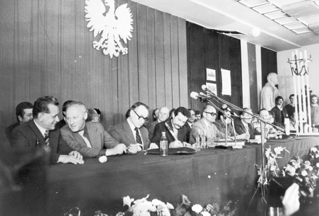 31 sierpnia 1980 roku. Po trwającym od 14 sierpnia strajku w Stoczni Gdańskiej im. Lenina podpisano porozumienie pomiędzy Komisją Rządową a Międzyzakładowym Komitetem Strajkowym /Zbigniew Trybek /PAP