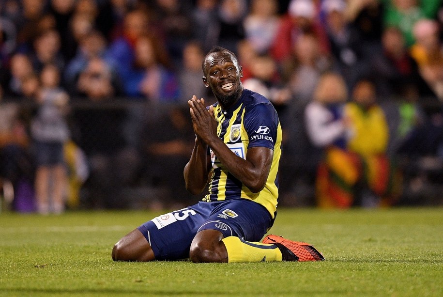 32-letni Bolt zakończył karierę lekkoatletyczną po mistrzostwach świata w Londynie w ubiegłym roku. Wcześniej wielokrotnie zapowiadał, że chciałby kiedyś spróbować swoich sił w profesjonalnym futbolu. /Dan Himbrechts /PAP/EPA