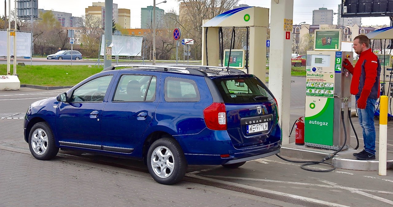 32-litrowy zbiornik gazu pozwala przejechać średnio 400 km. Koszt pokonania 100 km to zaledwie 13 zł! /Motor