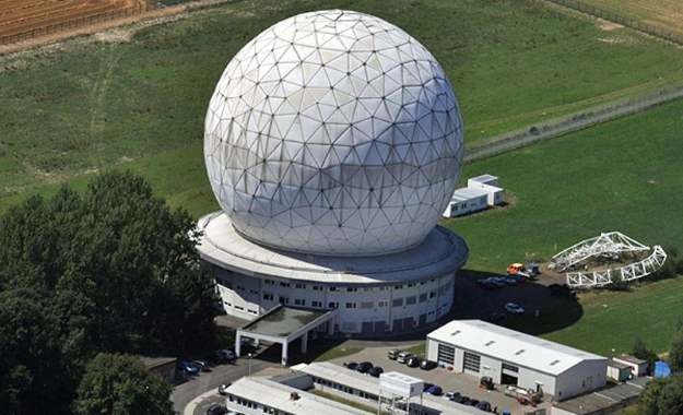 34-metrowy niemiecki radar TIRA do monitorowania przestrzeni kosmicznej / Źródło: Towarzystwo Fraunhofera /Kosmonauta