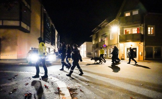 34 minuty horroru w Norwegii. Obywatel Danii zabił strzałami z łuku pięć osób 