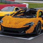 342 tys. klocków LEGO później. McLaren P1 jeździ po torze