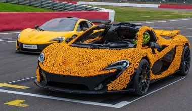 342 tys. klocków LEGO później. McLaren P1 jeździ po torze