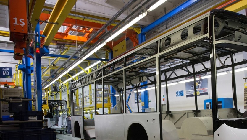 35-latka przygnieciona przez autobus. Śledztwo ws. tragedii w fabryce