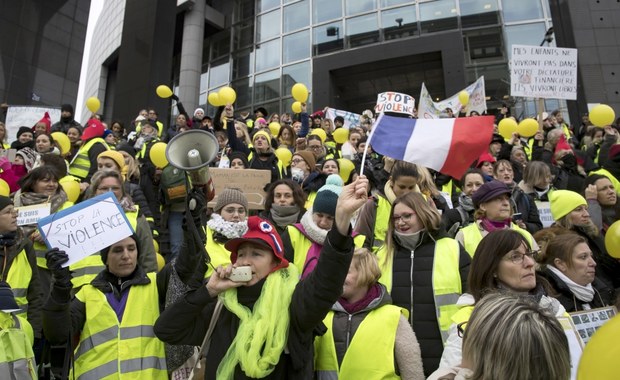 35 osób aresztowanych po protestach "żółtych kamizelek" w Paryżu