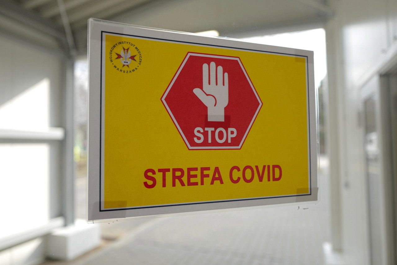 351 osób zmarło, ponad 18 tys. nowych zakażeń koronawirusem w Polsce 