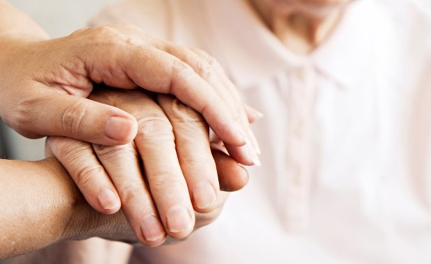 36-letni pacjent fałszował dokumenty i kradł seniorowi rentę