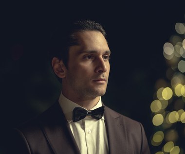 "'365 dni' był jednym z najpopularniejszych filmów wśród naszych widzów w 2020 roku. Ściśle współpracujemy z Blanką Lipińską, autorką książkowej trylogii '365 dni' i scenarzystką filmu, aby kontynuować historię Laury i Massimo na ekranie. Ich wspólna podróż pełna jest zwrotów akcji, a postacie wciąż się rozwijają i coraz więcej się o sobie dowiadują" - poinformował Łukasz Kłuskiewicz, który w platformie Netflix odpowiedzialny jest za pozyskiwanie lokalnych treści w Europie Środkowo-Wschodniej.