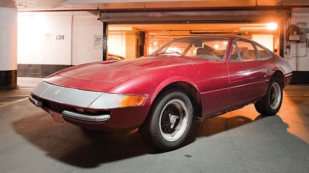 365 GTB/4 to ostatnie Ferrari sprzed ery Fiata, który kupił połowę udziałów w firmie z Maranello w 1969 roku. /RM Auctions