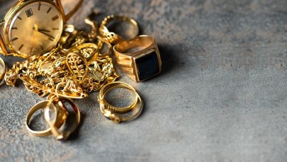 ​38-latek oszukał sąsiadkę. Zamiast pilnować jej domu, wynosił złoto