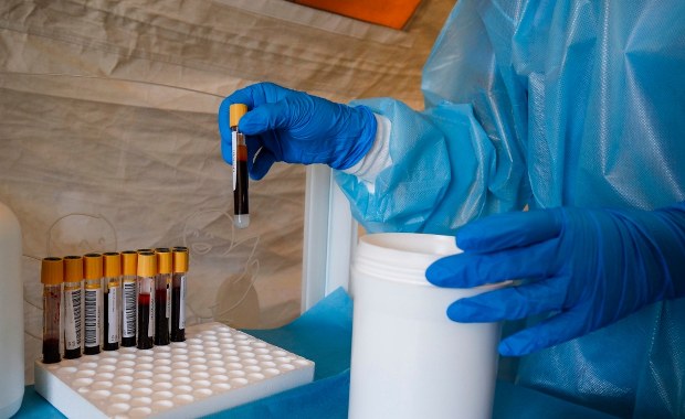 380 nowych przypadków zakażenia koronawirusem w Polsce. Zmarło 10 osób  [NOWE DANE]