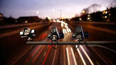 39 nowych odcinkowych pomiarów prędkości. Pierwszy już zamontowano 