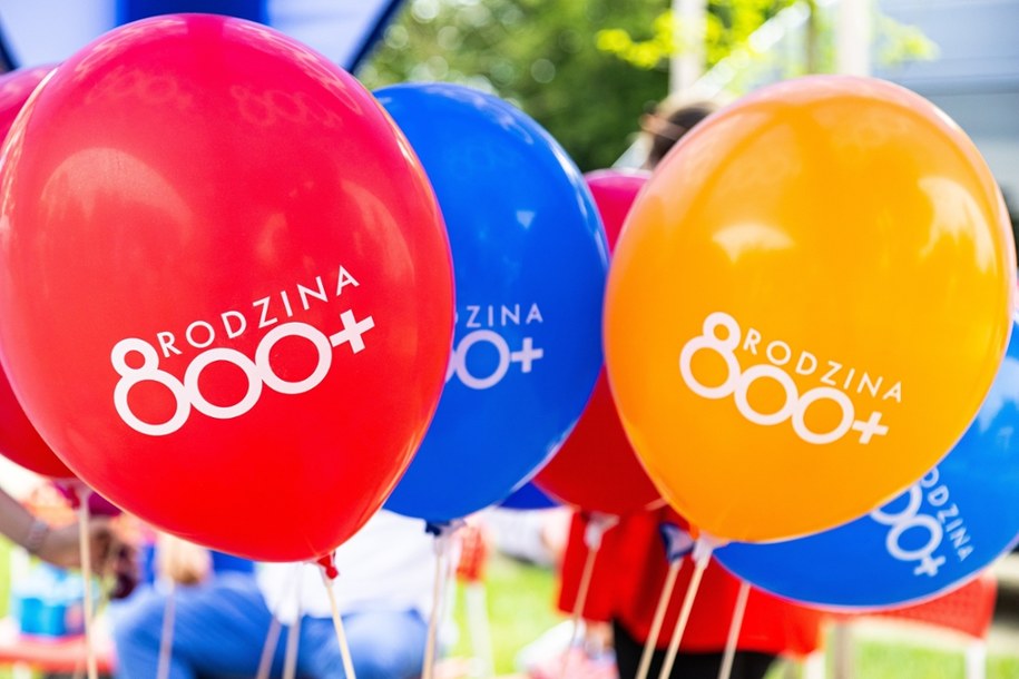 4,2 mln wniosków o 800 plus na nowy okres świadczeniowy /Shutterstock