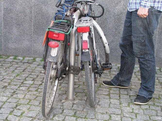 Pijany mężczyzna zatrzymany przez straż graniczną. "W miarę sprawnie jechał rowerem"