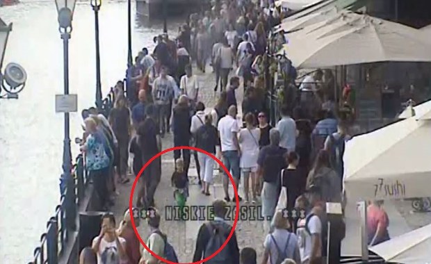 4-latek w tłumie turystów. Nikt się nim nie zainteresował 