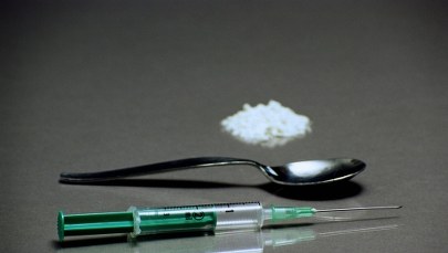 4-latka rozdawała kolegom heroinę