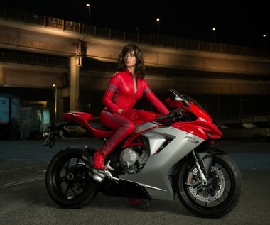 4 marca na ekrany kin trafi sequel komediowego hitu sprzed 15 lat "Zoolander".  

W filmie, oprócz odtwórcy tytułowej roli - Bena Stillera - zobaczymy ponownie Owena Wilsona (w roli supermodela Hansela McDonalda) oraz Penélope Cruz (na zdjęciu), Kristen Wiig i Willa Ferrella. W epizodycznych rolach pojawią się oczywiście supermodelki, m.in. Karlie Kloss, Cara Delevingne, Alessandra Ambrosio i Naomi Campbell. 