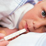 4 naturalne sposoby zbicia temperatury u dziecka