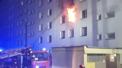 4 osoby w szpitalu po pożarze w bloku w Jaworznie