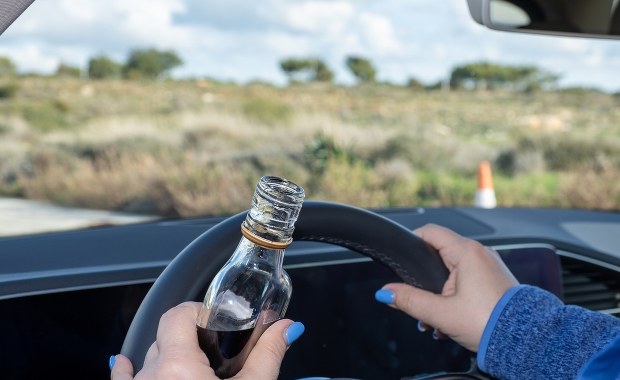 4 promile i dwoje dzieci w aucie. Co czeka pijaną matkę?