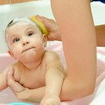 4 sposoby, by umyć włoski niemowlęciu