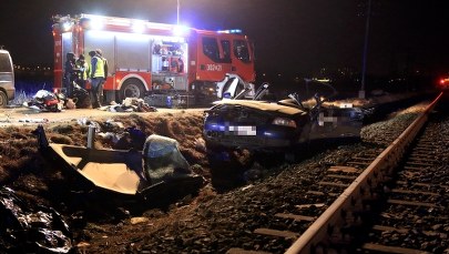 4 Ukraińców zginęło na przejeździe kolejowym. Sprawdzą zapis z monitoringu 