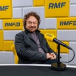 40 lat na scenie i wciąż zaskakuje! Co dziś słychać u Mietka Szcześniaka?