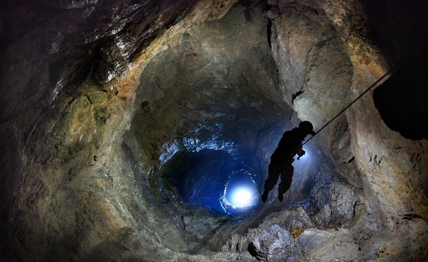 40-latek uwięziony w tureckiej jaskini. Docierają do niego polscy ratownicy
