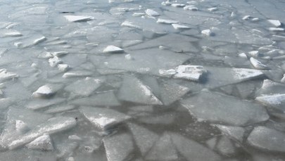 40-letni mężczyzna wpadł pod lód na jeziorze Będgoszcz