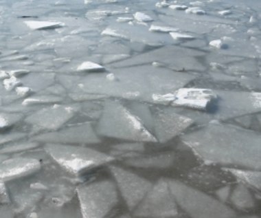 40-letni mężczyzna wpadł pod lód na jeziorze Będgoszcz