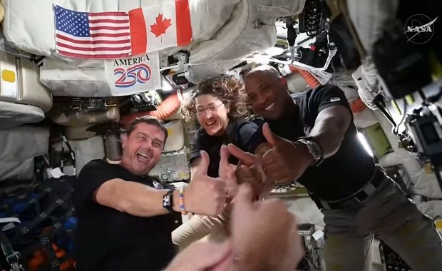 40 minut ciszy. Astronauci misji Artemis II po ciemnej stronie Księżyca