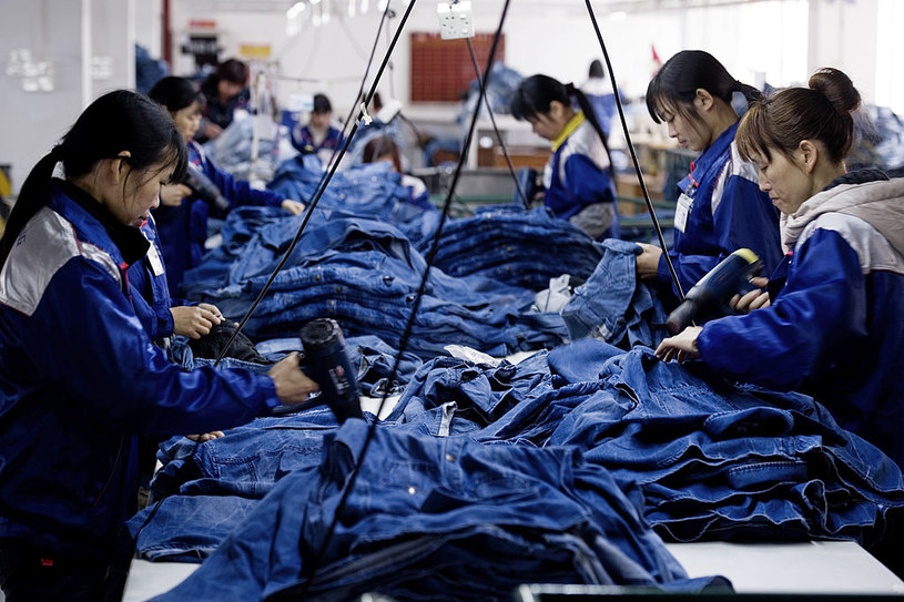 40 proc. jeansów sprzedawanych w Stanach Zjednoczonych pochodzi z Xintangu. /Lucas Schifres / Contributor /Getty Images