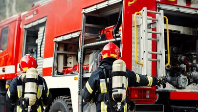 ​40 strażaków walczyło z pożarem składowiska odpadów