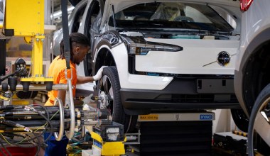 40 tys. aut elektrycznych może się zapalić. "Parkować z dala od budynków"