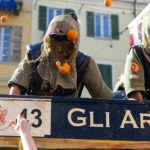 pomarańcze 40 tys. widzów i wielu rannych w ostrej bitwie na pomarańcze