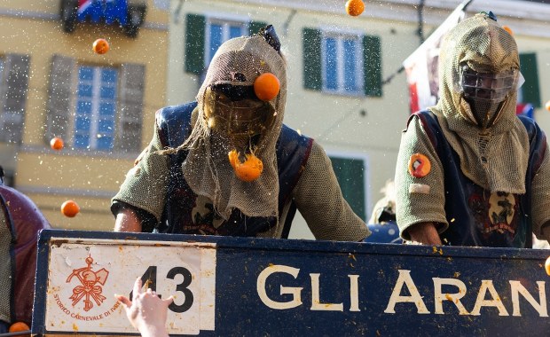 40 tys. widzów i wielu rannych w ostrej bitwie na pomarańcze