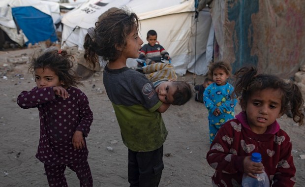 40 tysięcy sierot w gnijących namiotach. Dramat dzieci w Gazie